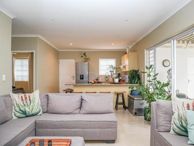 2 Bedroom House in Cloetesville