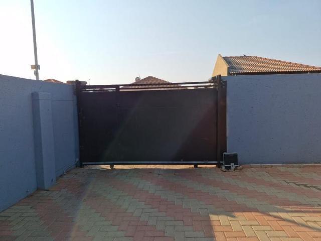 2 Bedroom House in Crystal Park