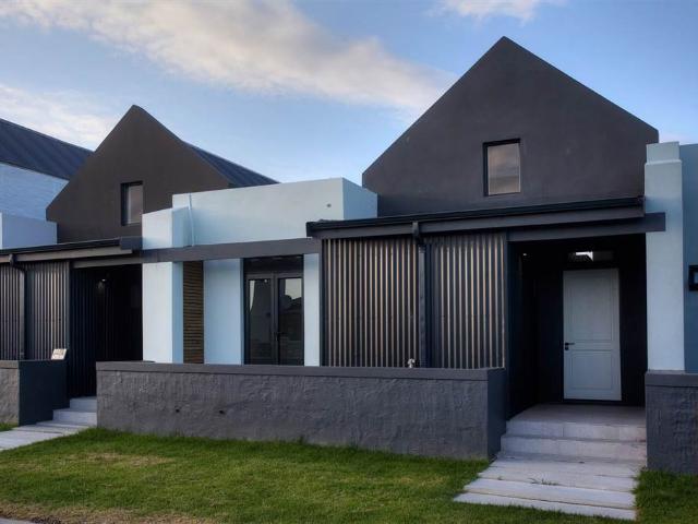 2 Bedroom House in Crossways Farm Village