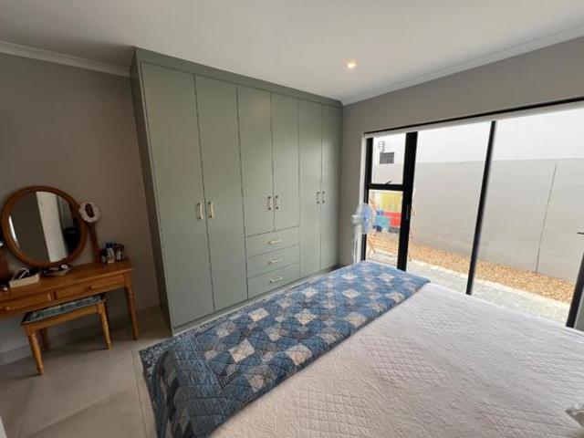 2 Bedroom House in Aan de Wijnlanden