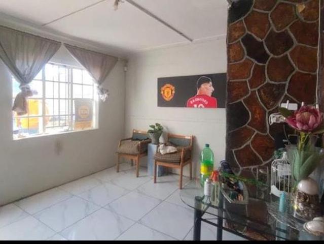 2 Bedroom House in Bonteheuwel