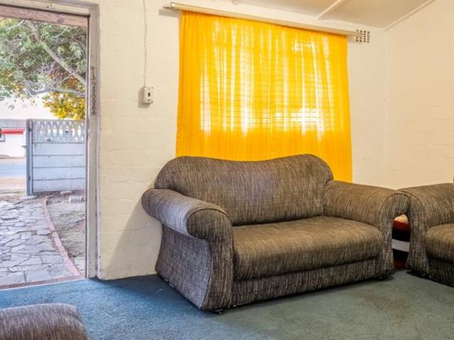 2 Bedroom House in Bonteheuwel