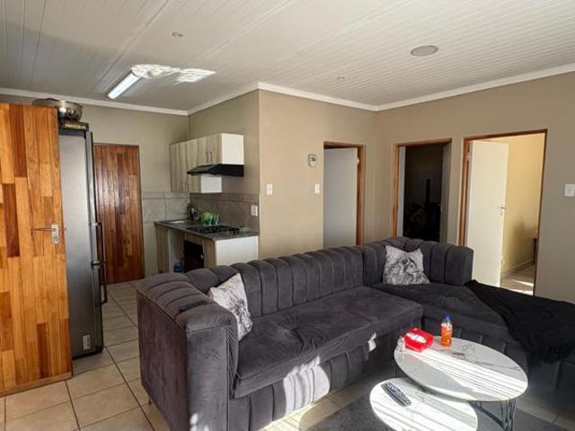 2 Bedroom House in Hillside View
