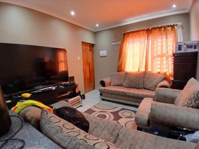 2 Bedroom House in Bayswater