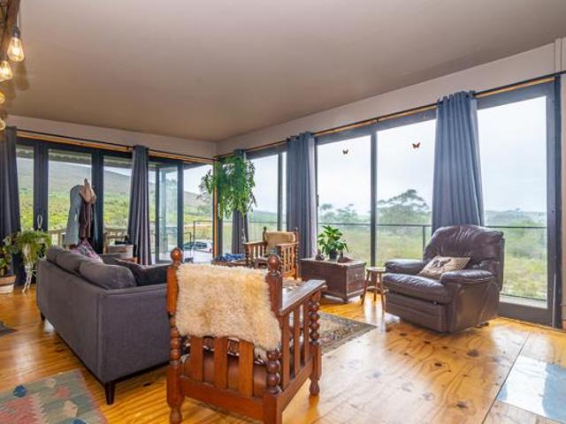 2 Bedroom House in Baardskeerdersbos