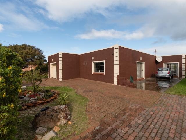 2 Bedroom House in Bettys Bay