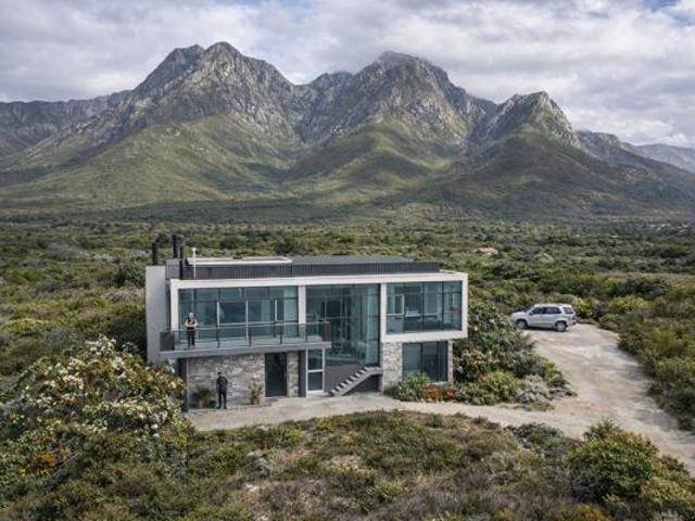 2 Bedroom House in Bettys Bay