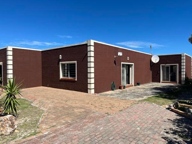 2 Bedroom House in Bettys Bay