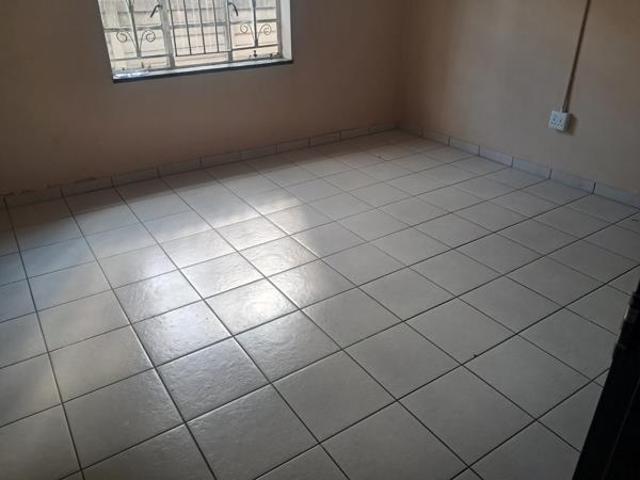 2 Bedroom House in Bezuidenhout Valley