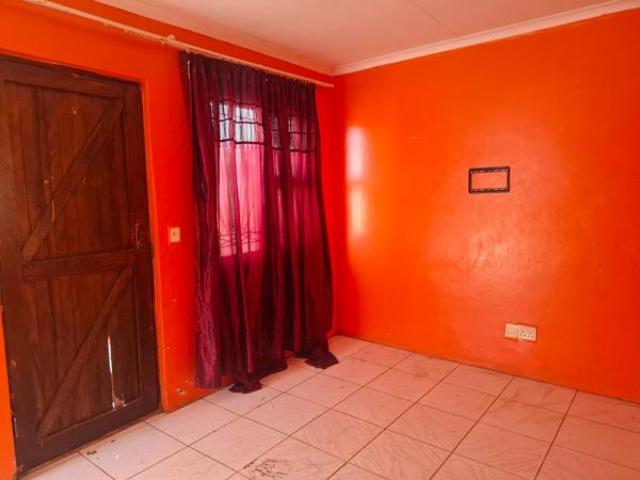 2 Bedroom House in Bloemendal
