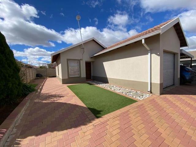 2 Bedroom House in Bloemfontein Central