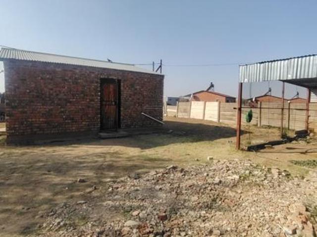 2 Bedroom House in Blomanda
