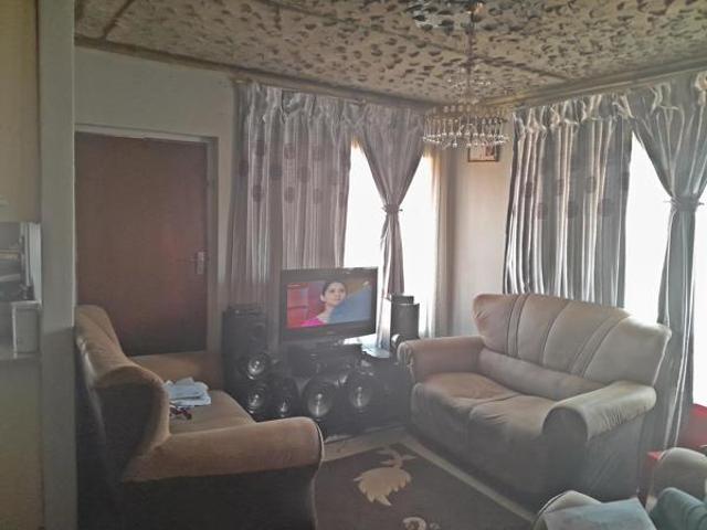 2 Bedroom House in Blomanda