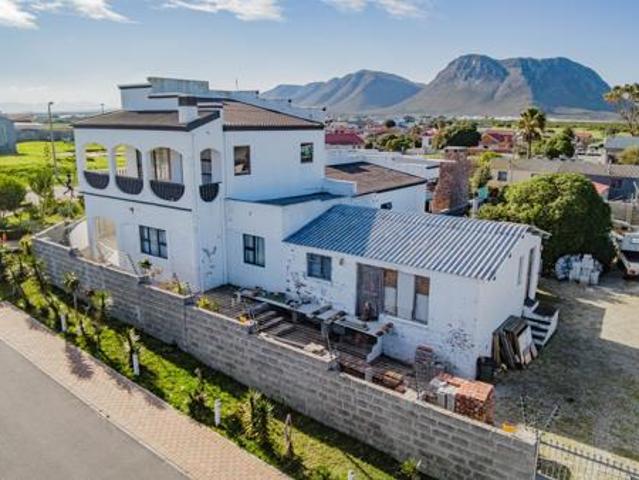 2 Bedroom House in Blompark