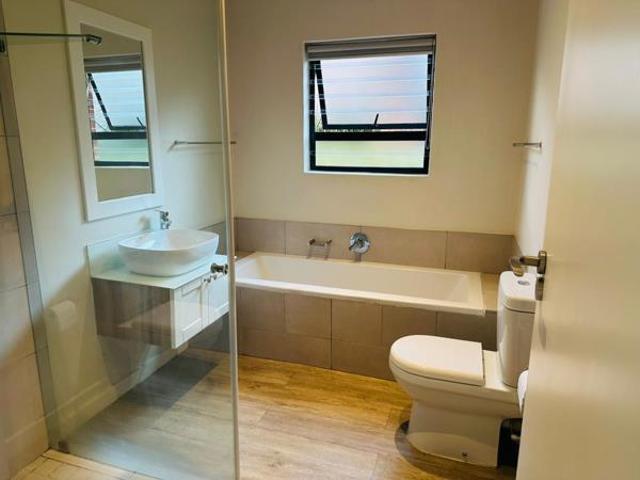 2 Bedroom House in Bryanston East