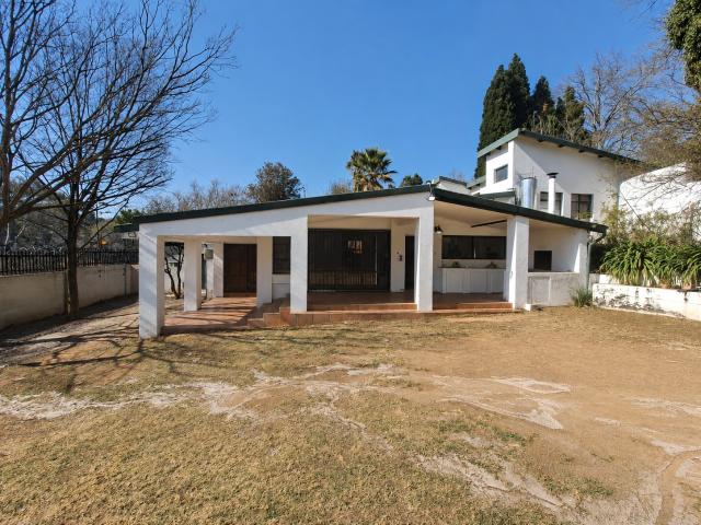 2 Bedroom House in Bryanston