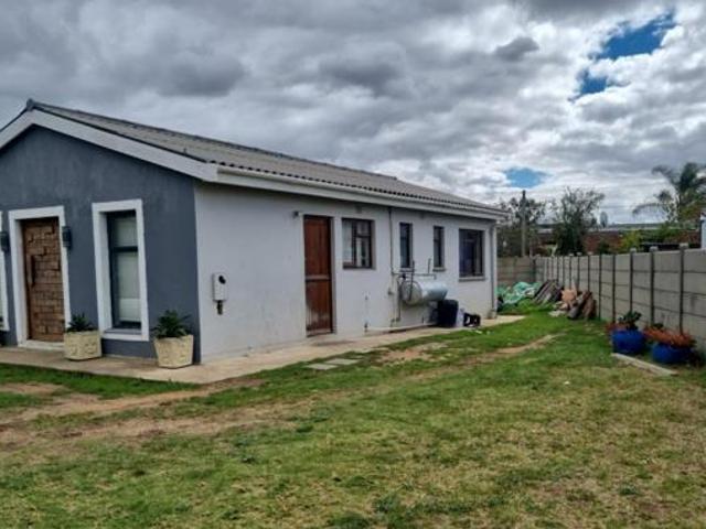 2 Bedroom House in Bredasdorp