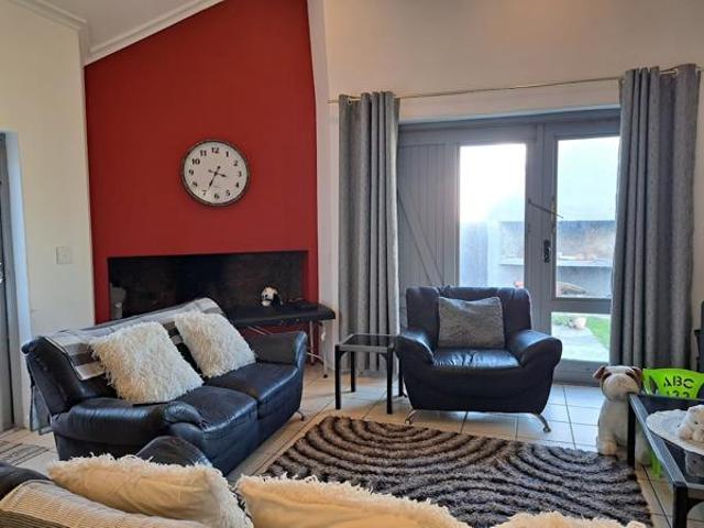 2 Bedroom House in Bredasdorp