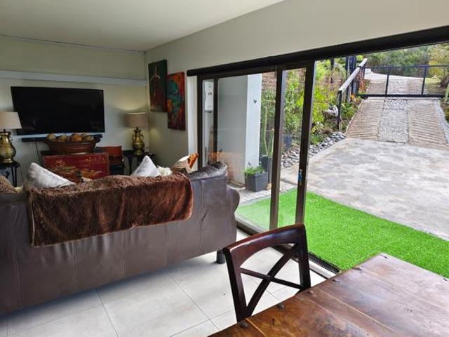 2 Bedroom House in Brenton On Lake