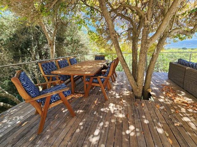 2 Bedroom House in Brenton On Lake