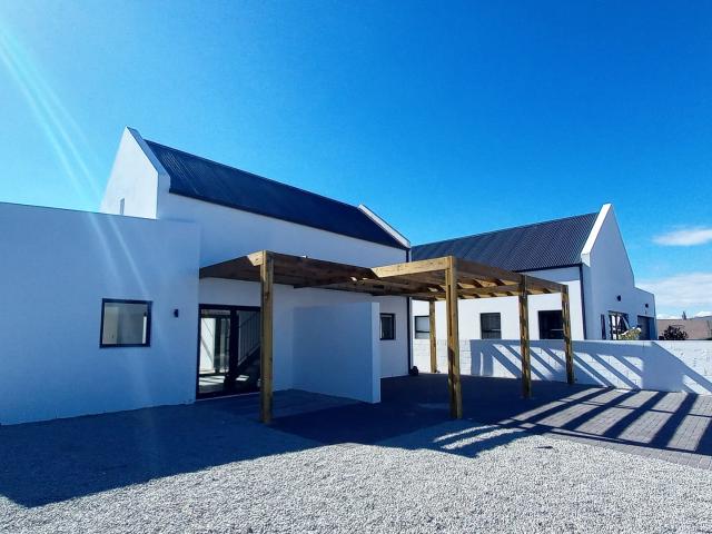 2 Bedroom House in Brittania Bay