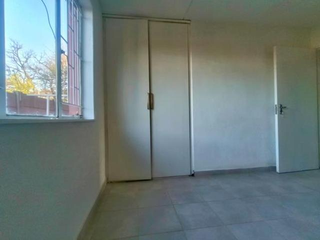 2 Bedroom House in Burgershoop