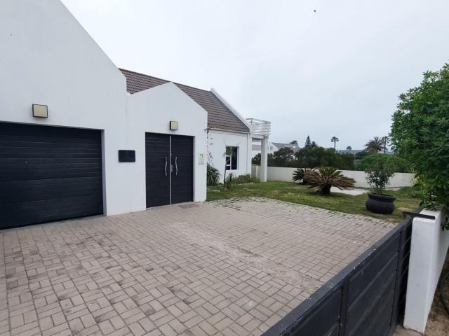 2 Bedroom House in Golden Mile