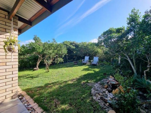 2 Bedroom House in Gamtoos River Mouth