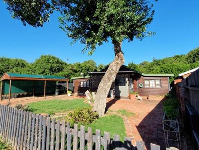 2 Bedroom House in Gamtoos River Mouth