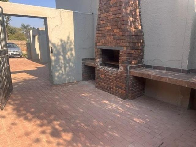 2 Bedroom House in Glen Marais