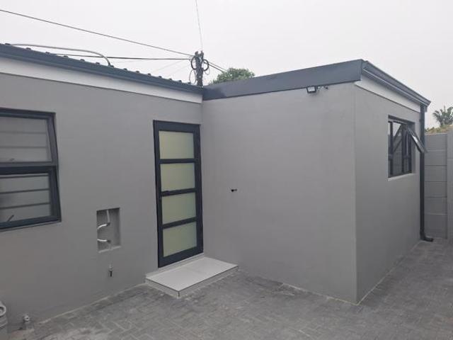2 Bedroom House in Grassy Park