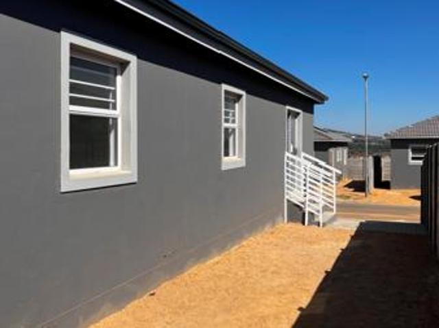 2 Bedroom House in Groenheuwel