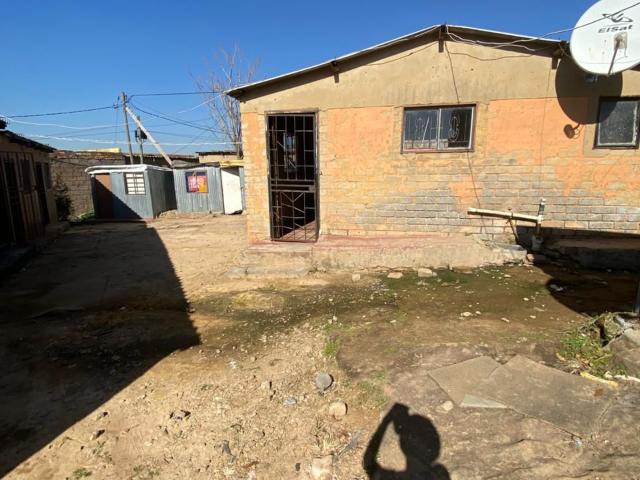 2 Bedroom House in Bram Fischerville