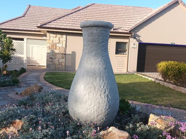 2 Bedroom House in Dana Bay