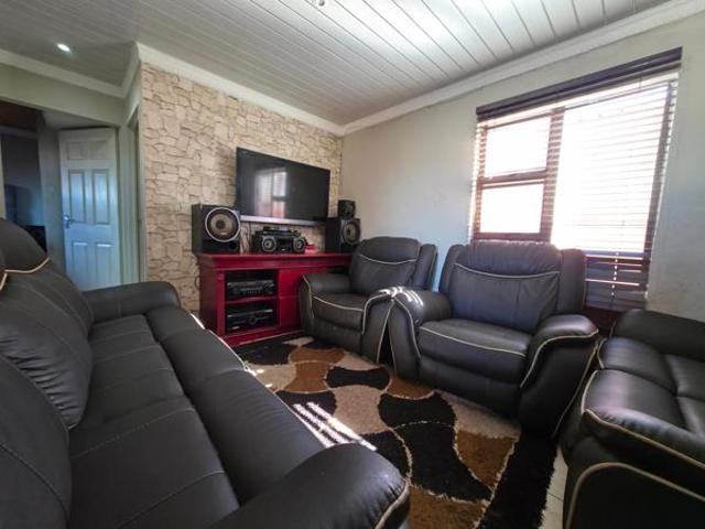 2 Bedroom House in Devon Park