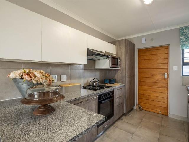 2 Bedroom House in Derdepoort