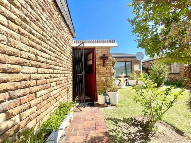 2 Bedroom House in Die Bos