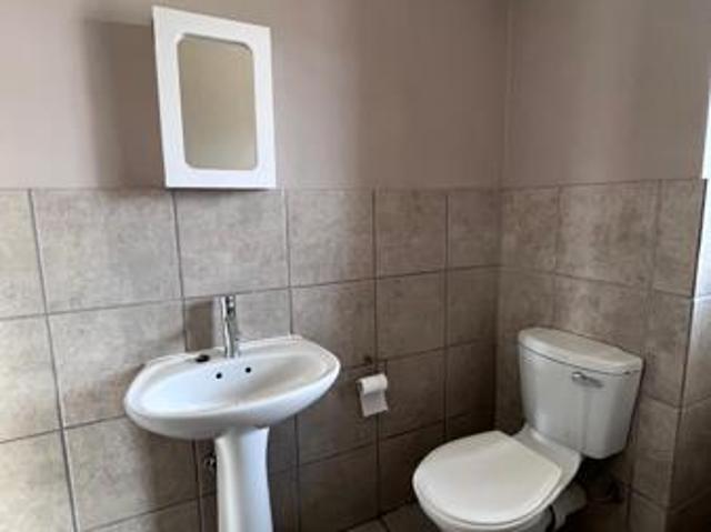 2 Bedroom House in Die Hoewes