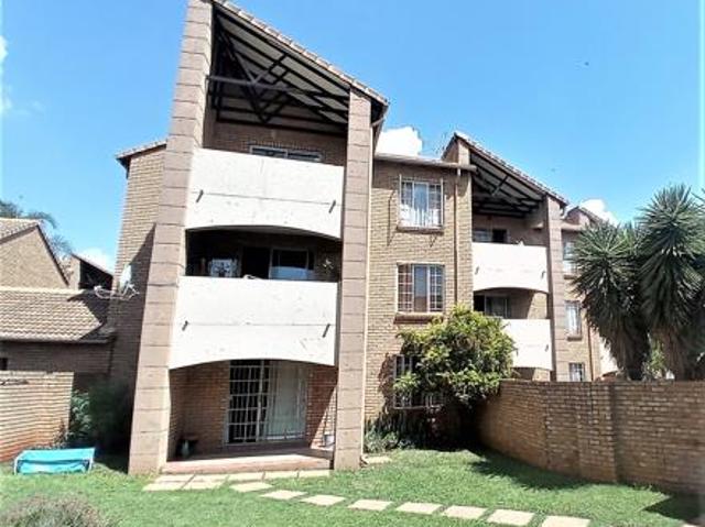 2 Bedroom House in Die Hoewes