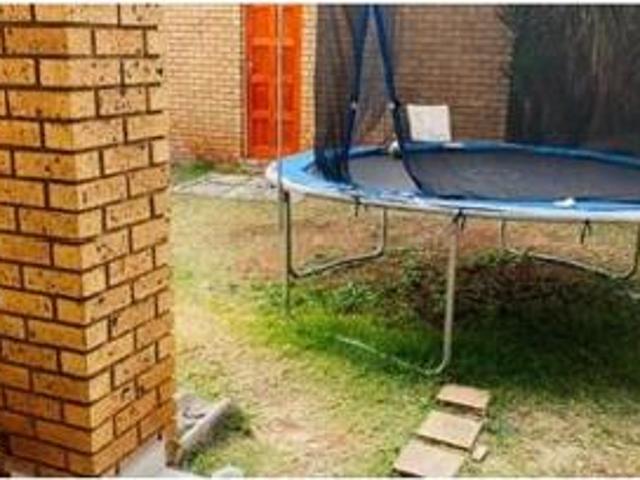 2 Bedroom House in Die Hoewes