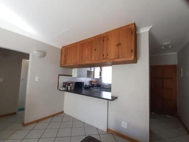 2 Bedroom House in Die Hoewes