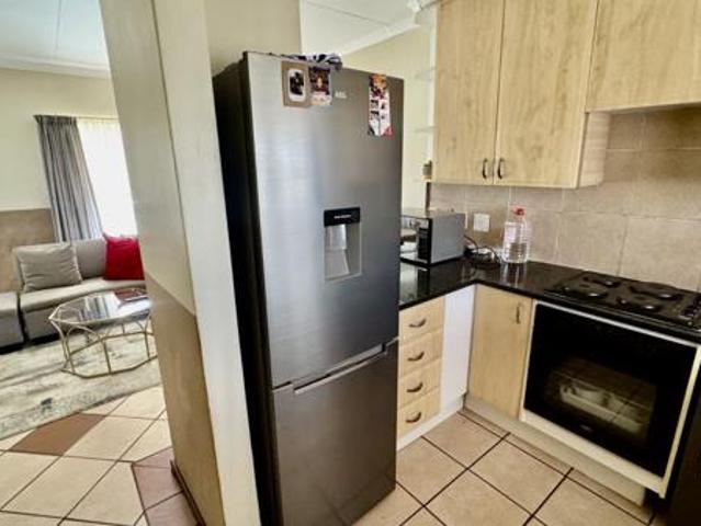 2 Bedroom House in Die Hoewes