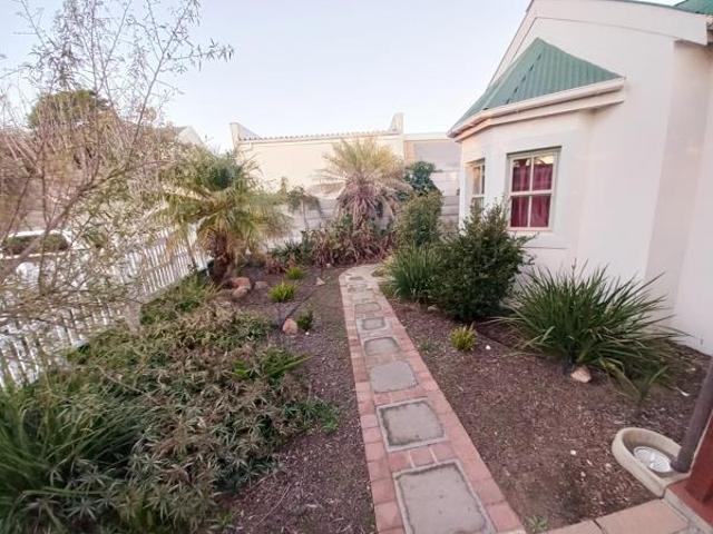 2 Bedroom House in D'urbanvale