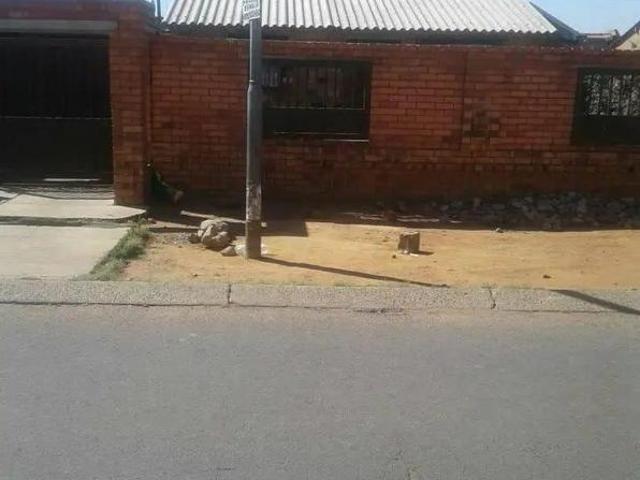 2 Bedroom House in Emdeni