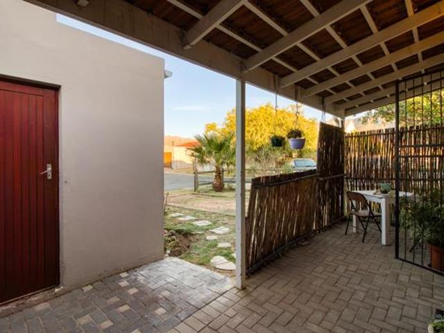 2 Bedroom House in Fairview Golf Estate