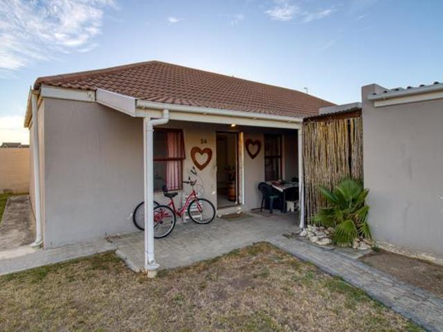 2 Bedroom House in Fairview Golf Estate