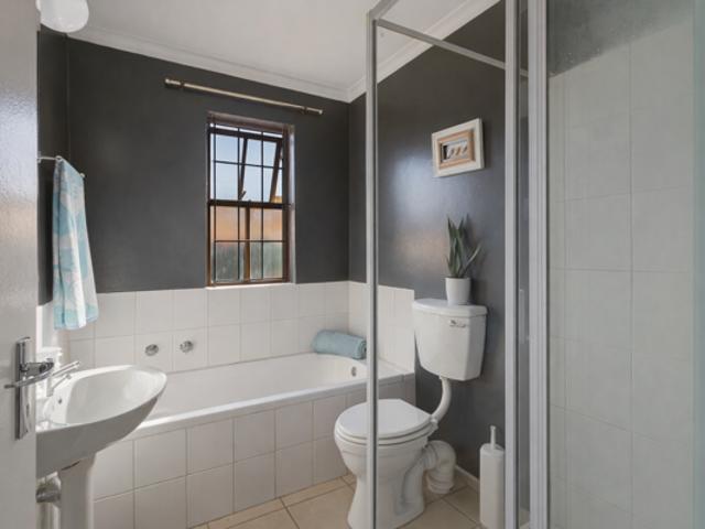 2 Bedroom House in Fairview Golf Estate