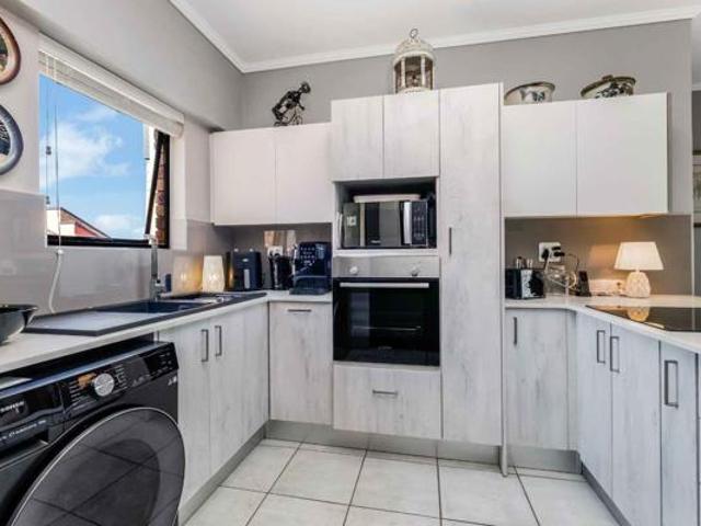 2 Bedroom House in Ferndale