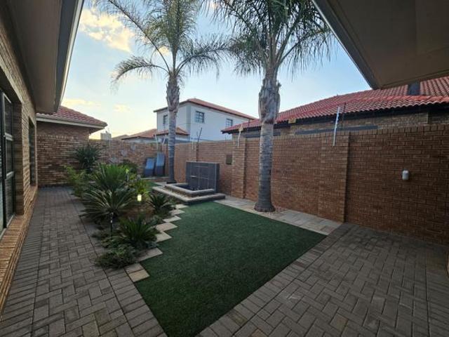 2 Bedroom House in Flamwood