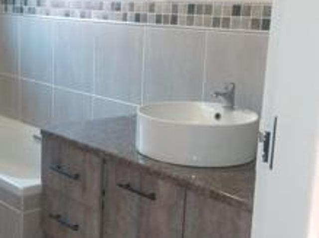 2 Bedroom House in Flamwood
